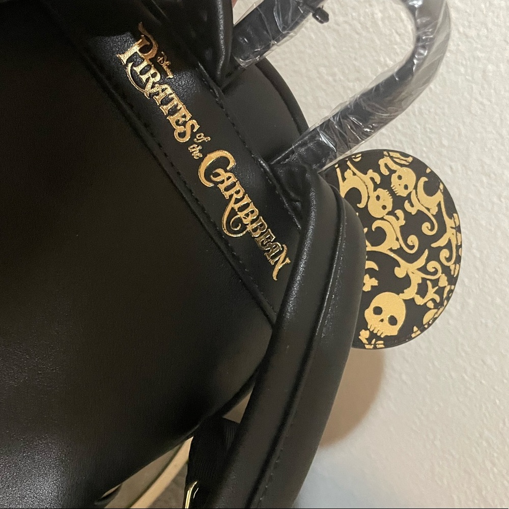 MOVING SALE! MMMA 2/12 Pirates of the Caribbean Loungefly Backpack - Picture 4 of 4